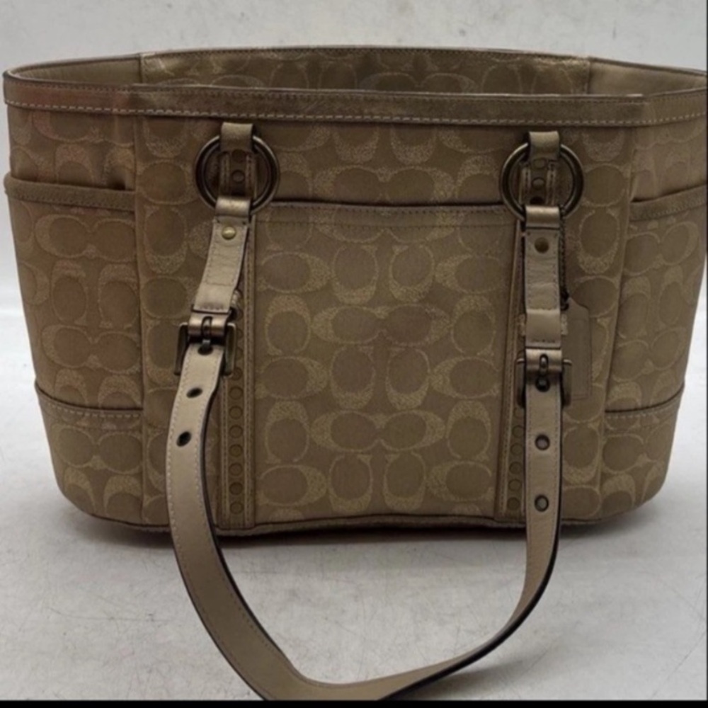 Coach tote​ - Picture 2 of 8